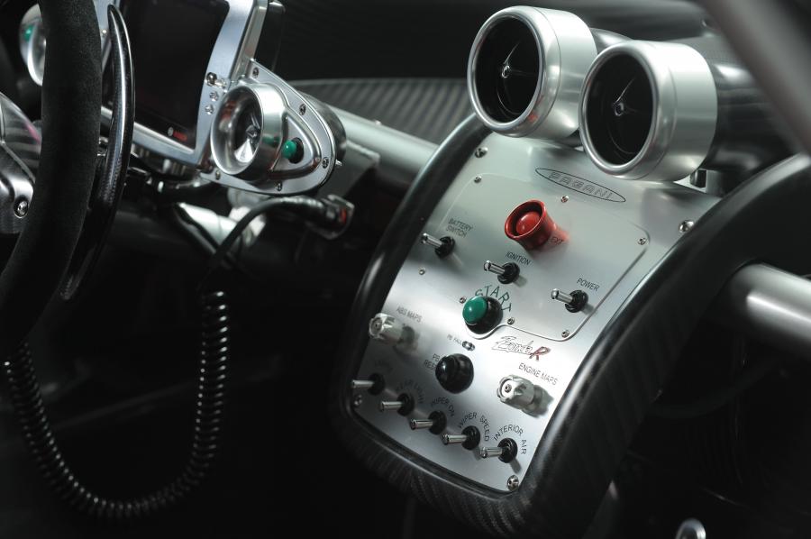  Pagani Zonda R 2010 года  (фото 11 из 14)